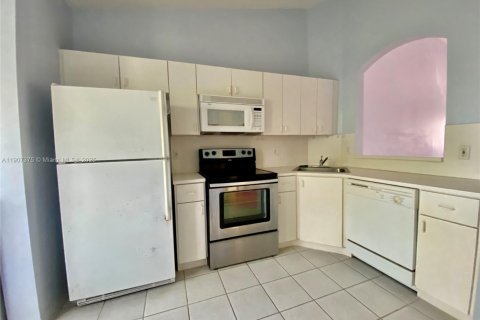 Снять в аренду кондоминиум в Пемброк-Пайнс, Флорида 2 спальни, 76.37м2, № 1963665 - фото 5