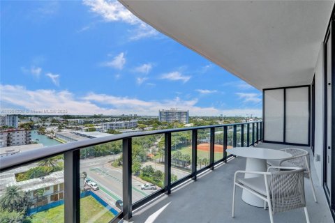 Condominio en venta en Miami Beach, Florida, 2 dormitorios, 82.4 m2 № 2081884 - foto 24