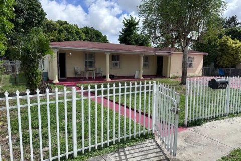 Villa ou maison à Miami, Floride 4 chambres, 151.52 m2 № 2414337