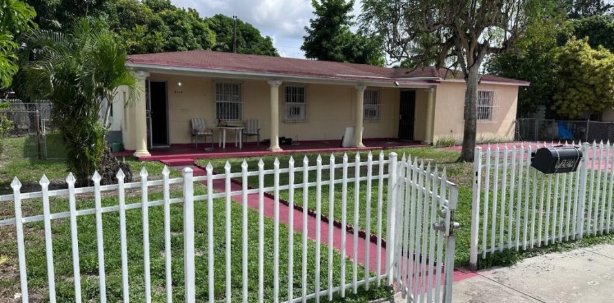 Villa ou maison à Miami, Floride 4 chambres, 151.52 m2 № 2414337