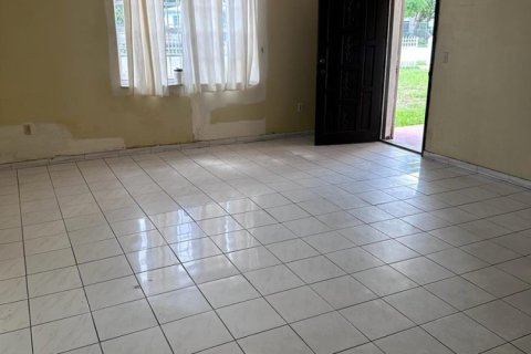 Villa ou maison à vendre à Miami, Floride: 4 chambres, 151.52 m2 № 2414337 - photo 5
