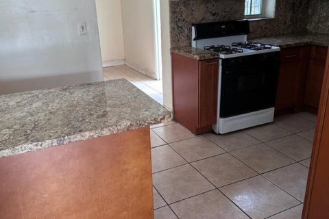 Villa ou maison à vendre à Miami, Floride: 4 chambres, 151.52 m2 № 2414337 - photo 4