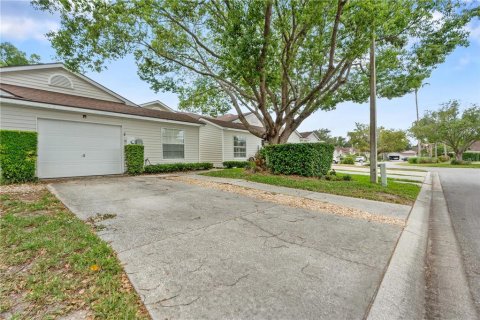 Townhouse in Lutz, Florida 2 bedrooms, 119.66 sq.m. № 2201915 - photo 3