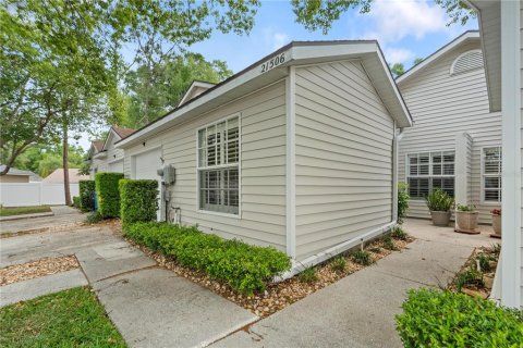 Townhouse in Lutz, Florida 2 bedrooms, 119.66 sq.m. № 2201915 - photo 4