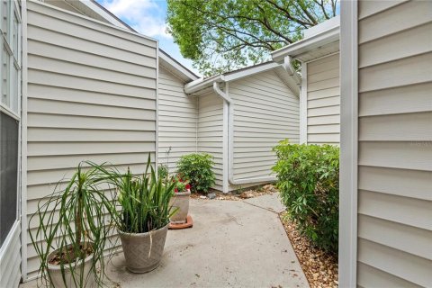 Townhouse in Lutz, Florida 2 bedrooms, 119.66 sq.m. № 2201915 - photo 5