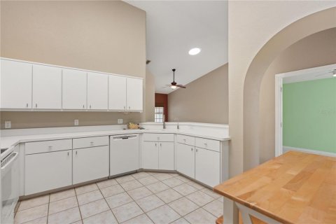 Townhouse in Lutz, Florida 2 bedrooms, 119.66 sq.m. № 2201915 - photo 11