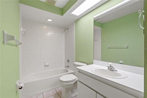 Townhouse in Lutz, Florida 2 bedrooms, 119.66 sq.m. № 2201915 - photo 22