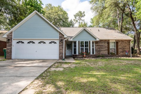 House in Crestview, Florida 4 bedrooms, 195.47 sq.m. № 561906 - photo 1