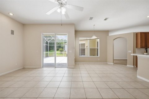 Casa en venta en Apopka, Florida, 4 dormitorios, 229.19 m2 № 2109278 - foto 13