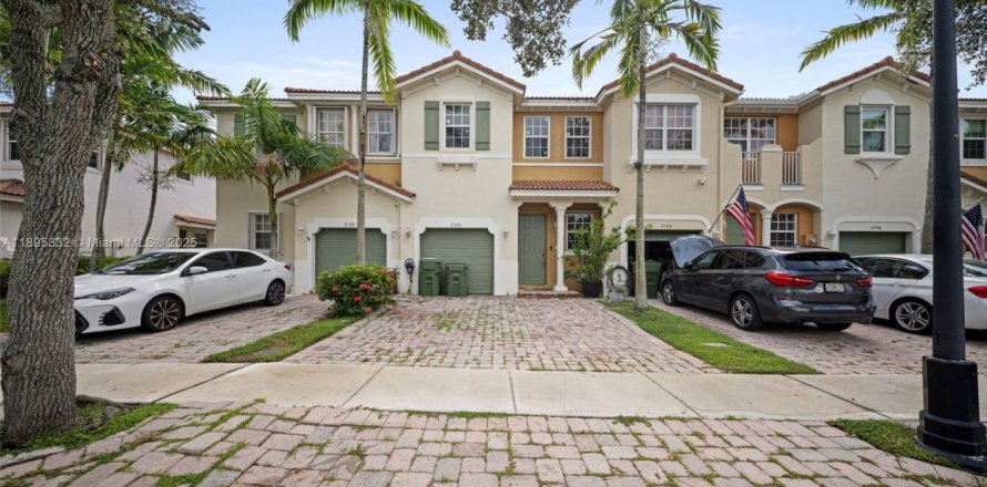 Adosado en Homestead, Florida 3 dormitorios, 145.3 m2 № 1950212