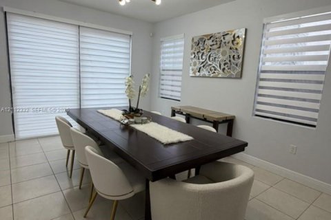 Villa ou maison à louer à Miami, Floride: 5 chambres, 279.64 m2 № 2431396 - photo 6