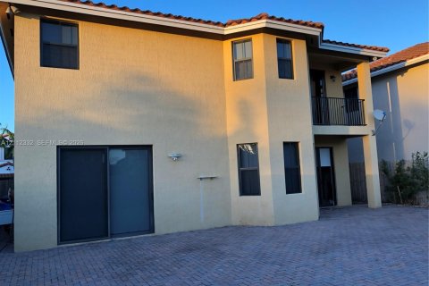 Villa ou maison à louer à Miami, Floride: 5 chambres, 279.64 m2 № 2431396 - photo 3