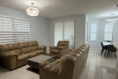 Villa ou maison à louer à Miami, Floride: 5 chambres, 279.64 m2 № 2431396 - photo 12