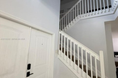 Villa ou maison à louer à Miami, Floride: 5 chambres, 279.64 m2 № 2431396 - photo 10