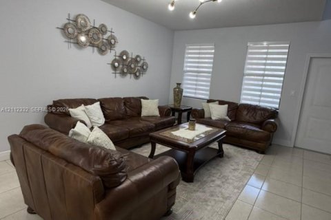 Villa ou maison à louer à Miami, Floride: 5 chambres, 279.64 m2 № 2431396 - photo 7