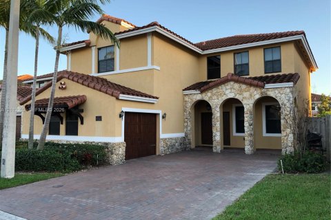 Villa ou maison à louer à Miami, Floride: 5 chambres, 279.64 m2 № 2431396 - photo 2