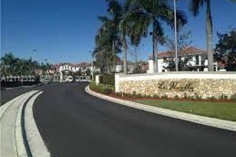 Villa ou maison à Miami, Floride 5 chambres, 279.64 m2 № 2431396