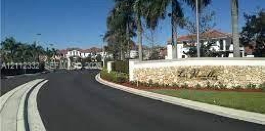 Villa ou maison à Miami, Floride 5 chambres, 279.64 m2 № 2431396