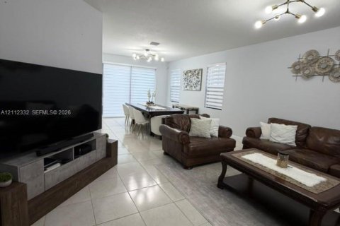 Villa ou maison à louer à Miami, Floride: 5 chambres, 279.64 m2 № 2431396 - photo 8