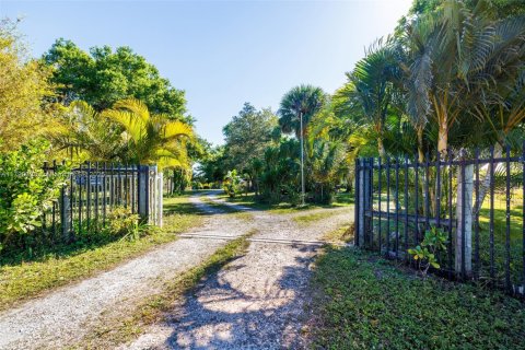 House in Fort Myers, Florida 4 bedrooms № 1676357 - photo 20