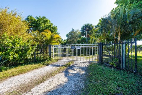 House in Fort Myers, Florida 4 bedrooms № 1676357 - photo 19