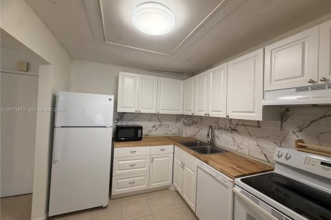 Copropriété à louer à North Miami Beach, Floride: 2 chambres, 94.76 m2 № 2311050 - photo 9