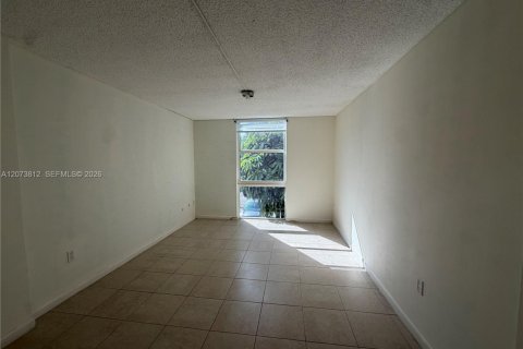Copropriété à louer à North Miami Beach, Floride: 2 chambres, 94.76 m2 № 2311050 - photo 18