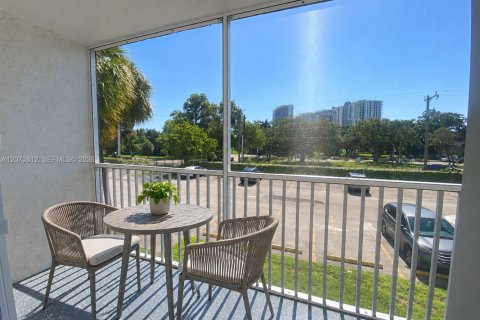 Condo à North Miami Beach, Floride, 2 chambres  № 2311050