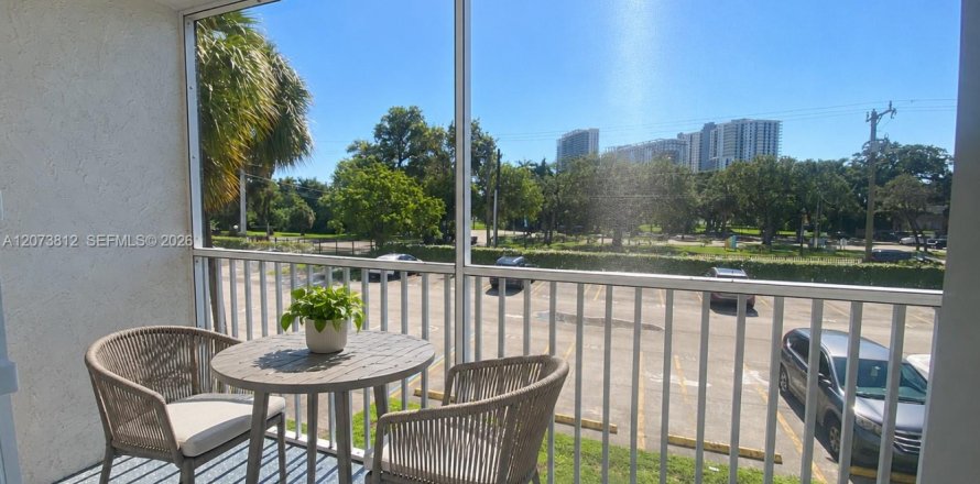 Condo à North Miami Beach, Floride, 2 chambres  № 2311050
