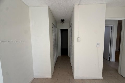 Copropriété à louer à North Miami Beach, Floride: 2 chambres, 94.76 m2 № 2311050 - photo 15