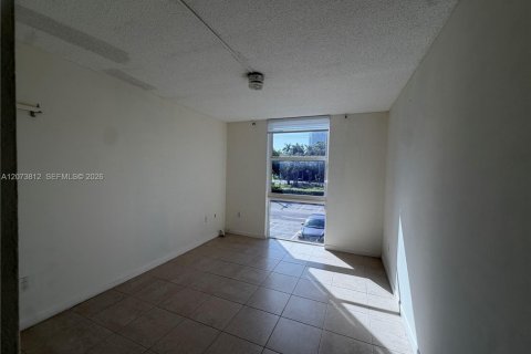 Copropriété à louer à North Miami Beach, Floride: 2 chambres, 94.76 m2 № 2311050 - photo 4