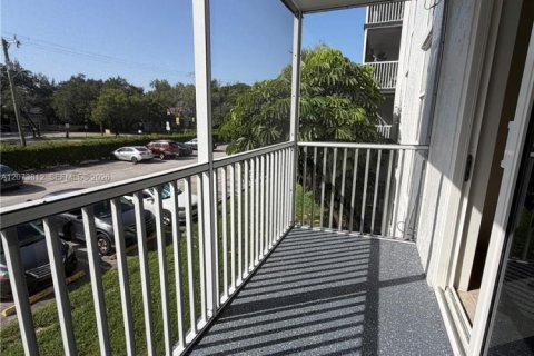 Copropriété à louer à North Miami Beach, Floride: 2 chambres, 94.76 m2 № 2311050 - photo 3