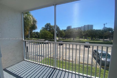 Copropriété à louer à North Miami Beach, Floride: 2 chambres, 94.76 m2 № 2311050 - photo 2