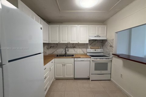 Copropriété à louer à North Miami Beach, Floride: 2 chambres, 94.76 m2 № 2311050 - photo 8