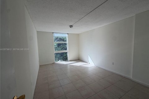 Copropriété à louer à North Miami Beach, Floride: 2 chambres, 94.76 m2 № 2311050 - photo 7