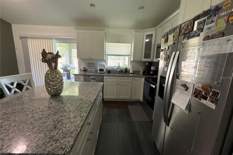 Villa ou maison à louer à Ocklawaha, Floride: 3 chambres, 122.72 m2 № 2385940 - photo 4
