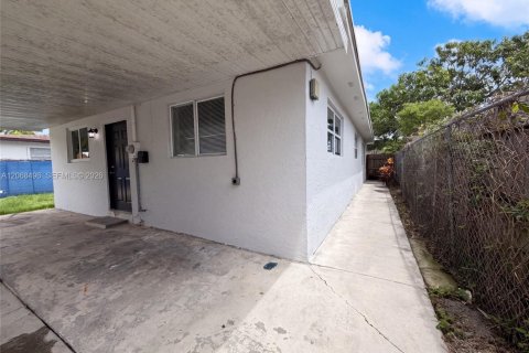 Villa ou maison à vendre à Homestead, Floride: 3 chambres, 120.4 m2 № 2296114 - photo 21