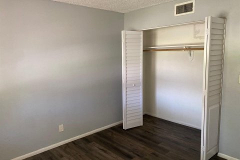 Condominio en venta en Lauderdale Lakes, Florida, 1 dormitorio, 55.56 m2 № 2155167 - foto 3
