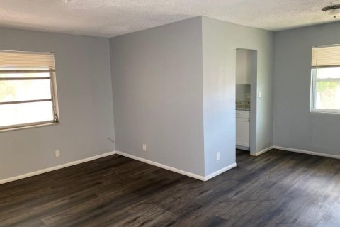 Condominio en venta en Lauderdale Lakes, Florida, 1 dormitorio, 55.56 m2 № 2155167 - foto 1