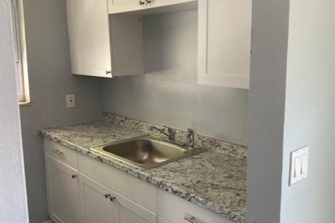 Condominio en venta en Lauderdale Lakes, Florida, 1 dormitorio, 55.56 m2 № 2155167 - foto 2