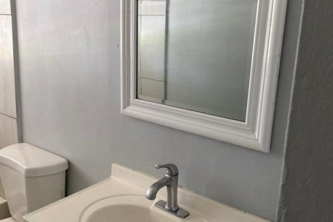 Condominio en venta en Lauderdale Lakes, Florida, 1 dormitorio, 55.56 m2 № 2155167 - foto 4