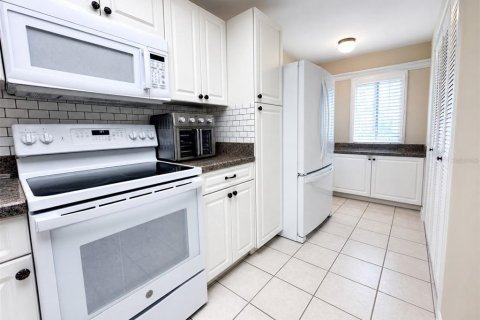 Condo in Englewood, Florida, 2 bedrooms № 2103895 - photo 4