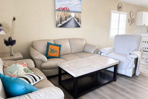 Condo in Englewood, Florida, 2 bedrooms № 2103895 - photo 11