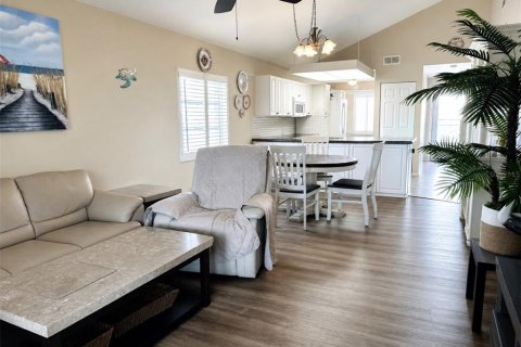 Condo in Englewood, Florida, 2 bedrooms № 2103895 - photo 5