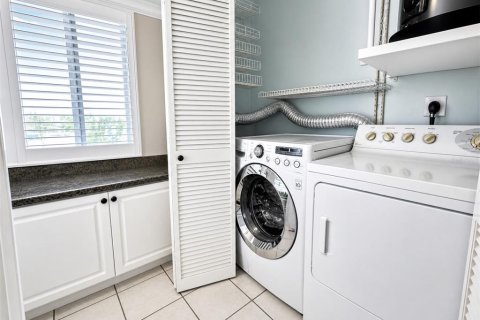 Condo in Englewood, Florida, 2 bedrooms № 2103895 - photo 15