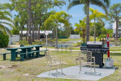 Condo in Englewood, Florida, 2 bedrooms № 2103895 - photo 27