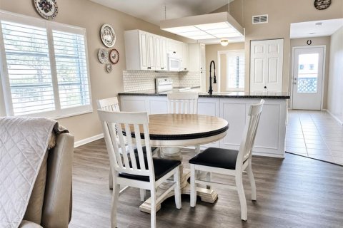 Condo in Englewood, Florida, 2 bedrooms № 2103895 - photo 6
