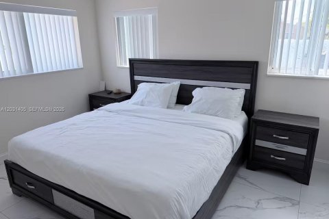 Villa ou maison à louer à Hollywood, Floride: 4 chambres, 257.34 m2 № 2258077 - photo 22