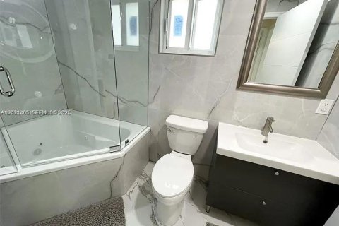 Villa ou maison à louer à Hollywood, Floride: 4 chambres, 257.34 m2 № 2258077 - photo 16