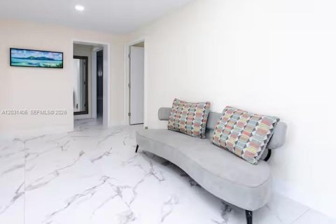 Villa ou maison à louer à Hollywood, Floride: 4 chambres, 257.34 m2 № 2258077 - photo 3